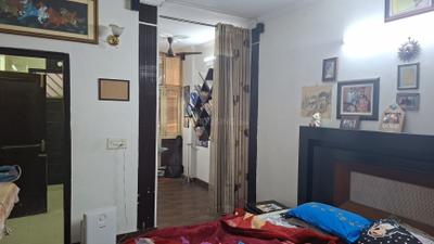 Bedroom Image of 1800 Sq.ft 3 BHK Builder Floor for sale in Rajouri Garden New Delhi for Rs. 25000000