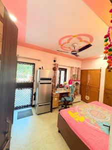 Bedroom Image of 850 Sq.ft 2 BHK Builder Floor for sale in Dilshad Garden New Delhi for Rs. 9500000