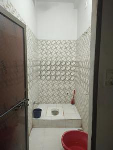 Bathroom Image of 700 Sq.ft 3 BHK Independent House for rent in Asapur Varanasi for Rs. 8000
