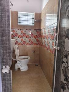 Bathroom Image of 900 Sq.ft 2 BHK Apartment / Flat for rent in Halasuru Bengaluru for Rs. 28000