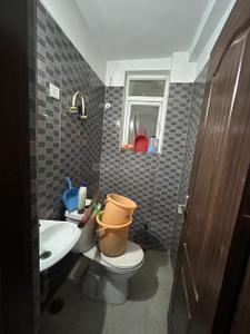 Bathroom Image of 1450 Sq.ft 3.5 BHK Apartment / Flat for rent in Sikka Karmic Greens, Sector 78 Noida for Rs. 35000