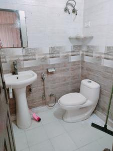 Bathroom Image of 960 Sq.ft 2 BHK Builder Floor for rent in Indirapuram Ghaziabad for Rs. 20000