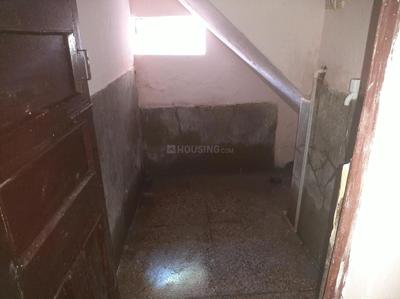 Bathroom Image of 1500 Sq.ft 3 BHK Independent House for rent in Shahganj Agra for Rs. 15000