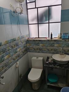 Bathroom Image of 650 Sq.ft 2 BHK Apartment / Flat for rent in Kulhan Dehradun for Rs. 16000