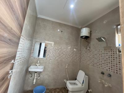 Bathroom Image of 150 Sq.ft 1 BHK Independent House for rent in Sector 42 Noida for Rs. 30000