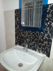 Bathroom Image of 900 Sq.ft 1 BHK Builder Floor for rent in Khagaul Patna for Rs. 9000