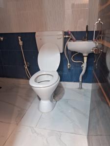 Image of 1950 Sq.ft 4 BHK Apartment / Flat for rent in Chinar Park, Kolkata for Rs. 40000