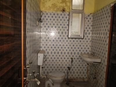 Bathroom Image of 900 Sq.ft 3 BHK Builder Floor for rent in Mehrauli New Delhi for Rs. 25000