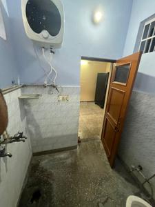Bathroom Image of 1800 Sq.ft 3 BHK Builder Floor for rent in Sector 9 Faridabad for Rs. 20000