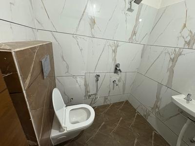Bathroom Image of 700 Sq.ft 1 RK Builder Floor for rent in Indra Puri Colony Indore for Rs. 7600