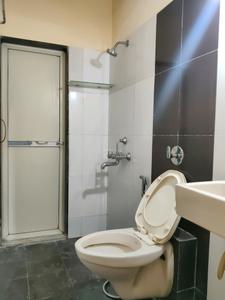 Common Bathroom Image of 630 Sq.ft 1 BHK Apartment / Flat for sale in Crystal Fiama NX, Kasarvadavali Thane for Rs. 4500000