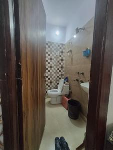 Bathroom Image of 750 Sq.ft 2.5 BHK Apartment / Flat for sale in DLF Ankur Vihar Ghaziabad for Rs. 2350000