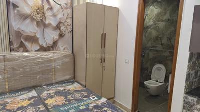 Bedroom Image of 200 Sq.ft 1 RK Apartment / Flat for rent in Sant Nagar New Delhi for Rs. 25000