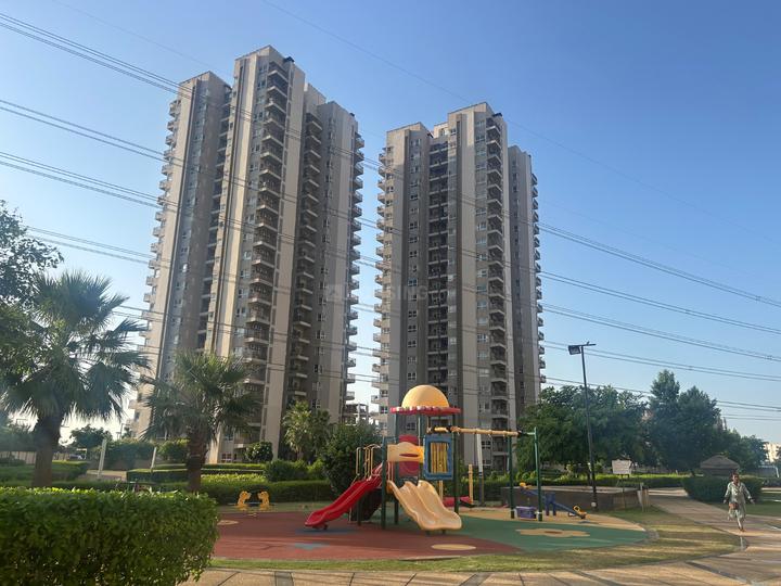 Adani M2K Oyster Grande Main Image 1