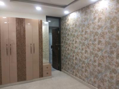 Bedroom Image of 1100 Sq.ft 3 BHK Apartment / Flat for sale in Shalimar Bagh New Delhi for Rs. 16000000
