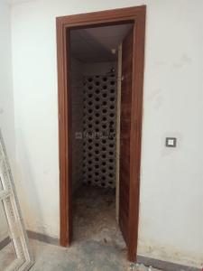 Bathroom Image of 700 Sq.ft 2 BHK Apartment / Flat for rent in Sector 87 Noida for Rs. 15000