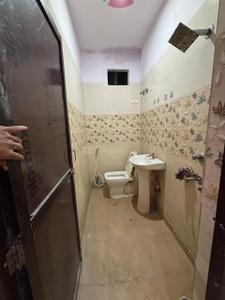 Bathroom Image of 850 Sq.ft 2 BHK Builder Floor for rent in New Ashok Nagar New Delhi for Rs. 18000