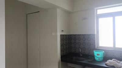 Kitchen Image of 915 Sq.ft 1 BHK Apartment / Flat for rent in Lodha Amara, Kolshet Thane for Rs. 45000