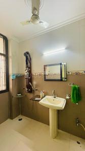 Image of 3500 Sq.ft 3 BHK Builder Floor for rent in Sector 17, Gurgaon for Rs. 60000