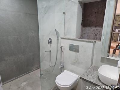 Bathroom Image of 5150 Sq.ft 5 BHK Apartment / Flat for sale in Parsvnath La Tropicana, Timarpur New Delhi for Rs. 82400000