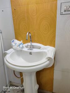 Bathroom Image of 852 Sq.ft 2 BHK Apartment / Flat for sale in Picnic Garden Kolkata for Rs. 4000000