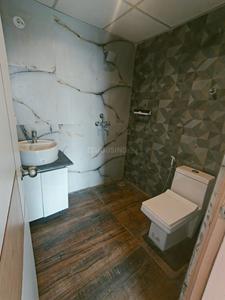 Bathroom Image of 1250 Sq.ft 2.5 BHK Apartment / Flat for sale in Mahagun Moderne, Sector 78 Noida for Rs. 17200000