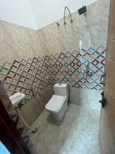 Bathroom Image of 150 Sq.ft 1 RK Apartment / Flat for rent in Sudhowala Dehradun for Rs. 6500