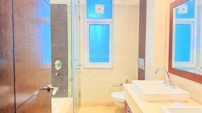 Bathroom Image of 2800 Sq.ft 3 BHK Apartment / Flat for sale in Emaar The Palm Springs, DLF Phase 5 Gurgaon for Rs. 105000000