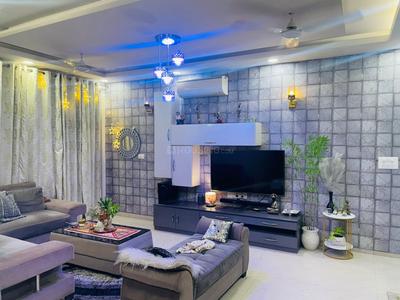 Hall Image of 2100 Sq.ft 4 BHK Apartment / Flat for rent in Parsvnath Planet, Gomti Nagar Lucknow for Rs. 75000