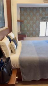 Bedroom Image of 1201 Sq.ft 3 BHK Apartment / Flat for sale in Evershine Greens, Andheri West Mumbai for Rs. 52000000