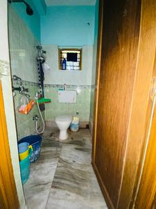 Bathroom Image of Girl's PG in Prince Anwar Shah Connector, Kolkata