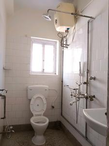 Common Bathroom Image of 500 Sq.ft 1 BHK Builder Floor for rent in Kalighat Kolkata for Rs. 15000