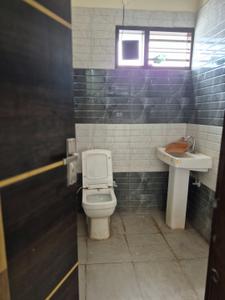 Bathroom Image of 1100 Sq.ft 2 BHK Builder Floor for rent in JTPL City Plots, Sector 115 Mohali for Rs. 10000