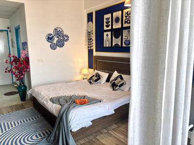 Bedroom Image of 435 Sq.ft Studio Studio for rent in Paramount Pine And Oak Studio, Surajpur Greater Noida for Rs. 15000
