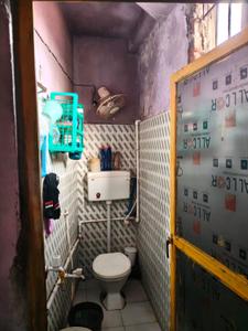 Bathroom Image of 360 Sq.ft 1 BHK Apartment / Flat for sale in Picnic Garden Kolkata for Rs. 1250000