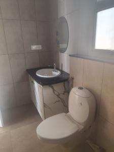 Image of 1216 Sq.ft 2 BHK Apartment / Flat for sale in Prestige Lakeside Habitat, Gunjur Village, Bengaluru for Rs. 18000000