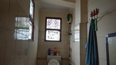 Bathroom Image of 600 Sq.ft 2 BHK Builder Floor for sale in Vaishali Ghaziabad for Rs. 4500000