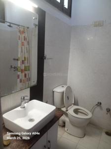 Bathroom Image of 850 Sq.ft 2 BHK Builder Floor for rent in Janakpuri New Delhi for Rs. 26000