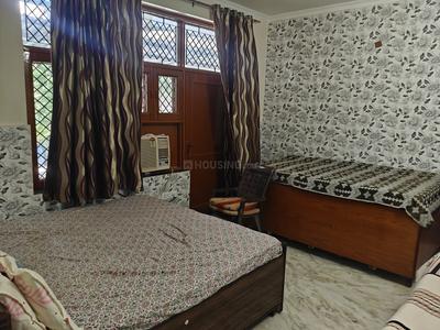 Bedroom Image of PG House in Green Field Colony, Faridabad