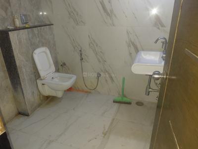 Bathroom Image of 2152 Sq.ft 3 BHK Builder Floor for rent in Gomti Nagar Lucknow for Rs. 25000
