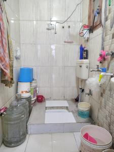 Common Bathroom Image of 650 Sq.ft 2 BHK Apartment / Flat for sale in Sangam Vihar New Delhi for Rs. 3600000