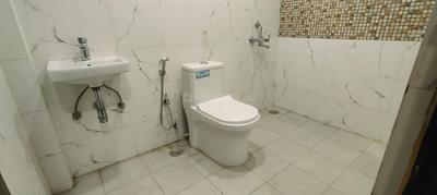Bathroom Image of 1140 Sq.ft 3 BHK Independent House for sale in Eldeco II Lucknow for Rs. 6000000