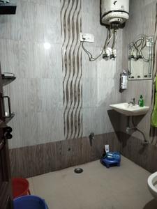 Bathroom Image of 1000 Sq.ft 2 BHK Builder Floor for rent in Sector 12 Gurgaon for Rs. 16500
