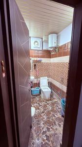 Bathroom Image of 1000 Sq.ft 3 BHK Apartment / Flat for sale in General Ganj Kanpur for Rs. 6000000
