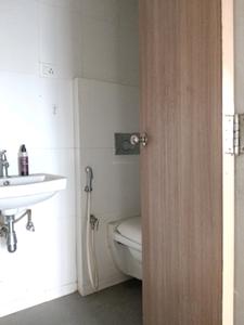 Common Bathroom Image of 915 Sq.ft 2 BHK Apartment / Flat for sale in Mulund West Mumbai for Rs. 15000000