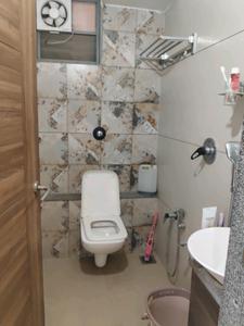 Common Bathroom Image of 1113 Sq.ft 3 BHK Apartment / Flat for rent in JHY Beverly Hills, Nana Chiloda Ahmedabad for Rs. 25000