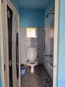 Bathroom Image of 700 Sq.ft 2 BHK Apartment / Flat for sale in Mukundapur Kolkata for Rs. 3000000