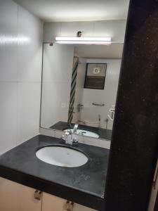 Bathroom Image of 2100 Sq.ft 3.5 BHK Apartment / Flat for rent in Shivaji Nagar Nagpur for Rs. 85000