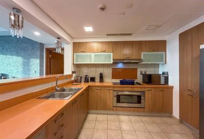 Kitchen Image of 2440 Sq.ft 3 BHK Apartment / Flat for sale in The Palm Jumeira Dubai for Rs. 195000000