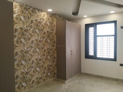 Bedroom Image of 1500 Sq.ft 3 BHK Builder Floor for sale in Shalimar Bagh New Delhi for Rs. 16000000